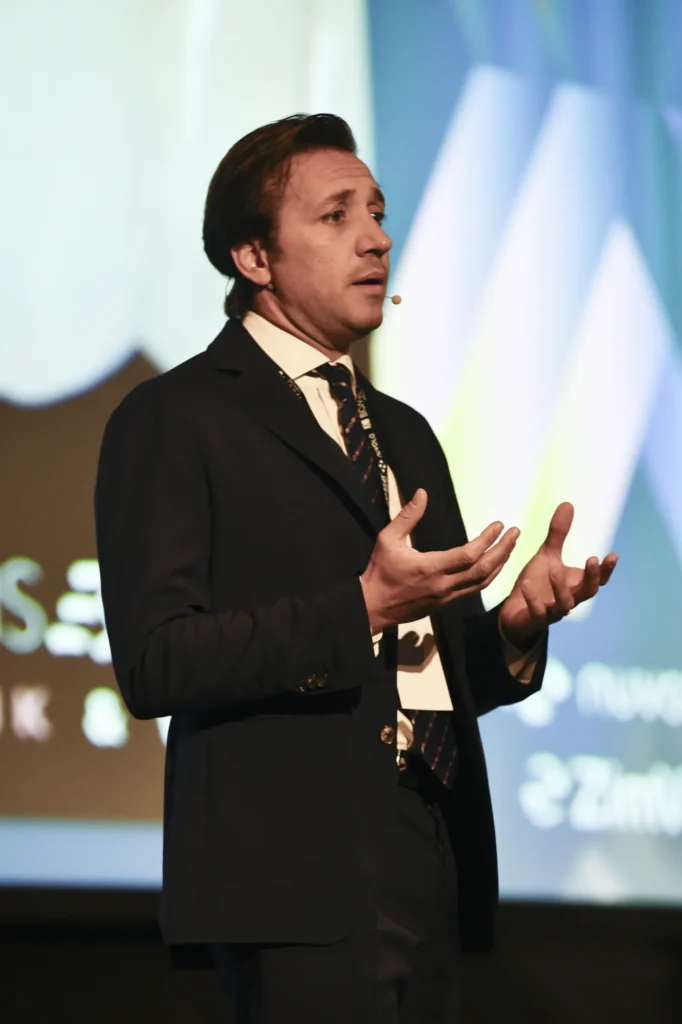 Stefano Bertoni durante una relazione congressuale